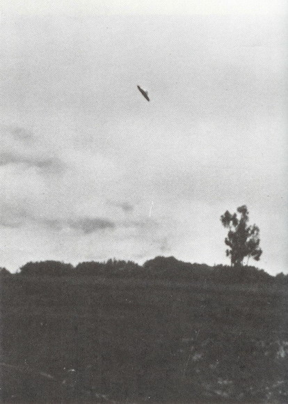 Yungay Peru UFO — Profile shot of craft circling back — March 22, 1967